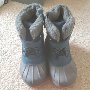 Snow boots